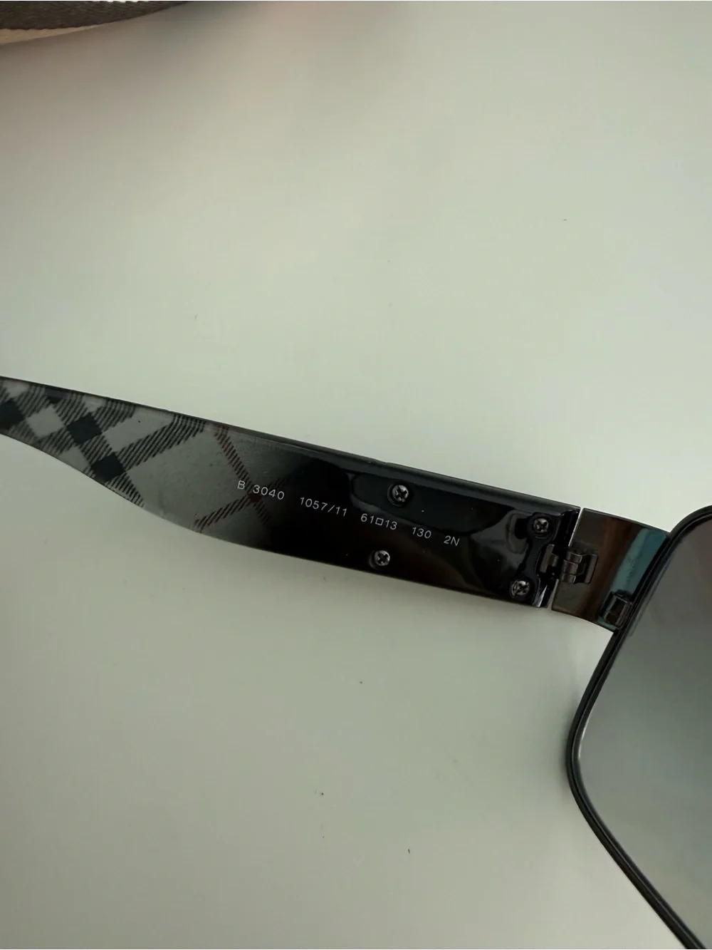 Burberry Signature Gunmetal Gray Aviator Sunglasses Plaid Arm Italy 3040